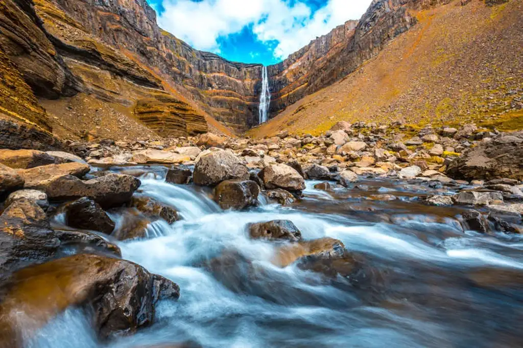 Cascada de Hengifoss: Ruta y consejos de viaje Cascada de Hengifoss: Ruta y consejos de viaje