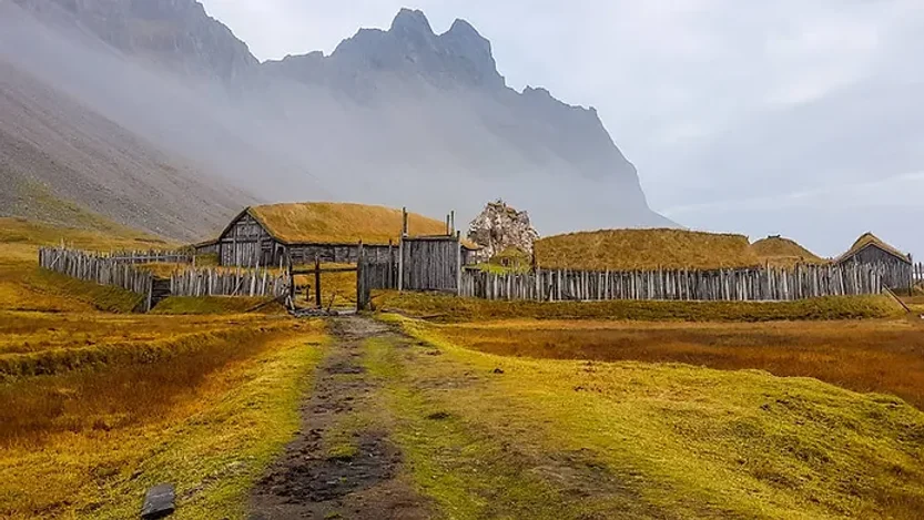 Alojamientos vikingos en Islandia: replica pueblo
