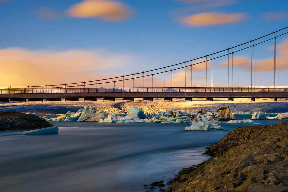 Puente para conducir a la Playa Diamantes