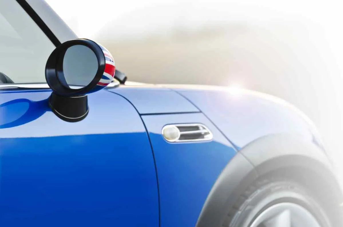 Coche tipo mini en azul