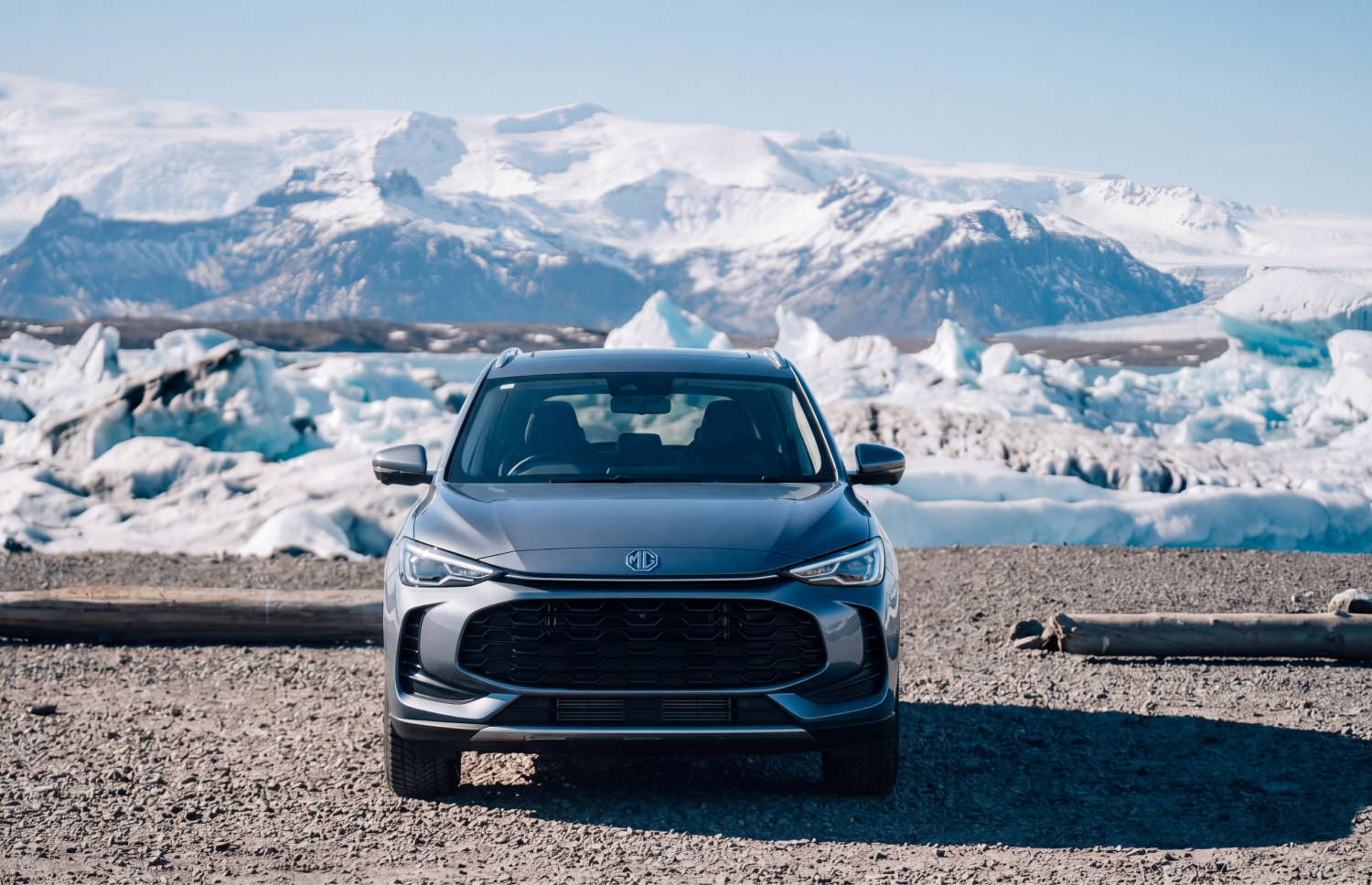 MG ZS . Alquila este SUV en Islandia para una conducción suave en la carretera de circunvalación y calles urbanas, con kilometraje ilimitado y tracción delantera para diversos terrenos.