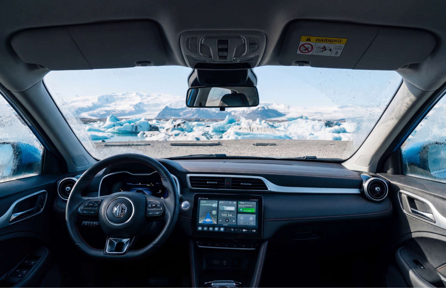 MG ZS . Alquila este SUV en Islandia para una conducción suave en la carretera de circunvalación y calles urbanas, con kilometraje ilimitado y tracción delantera para diversos terrenos.