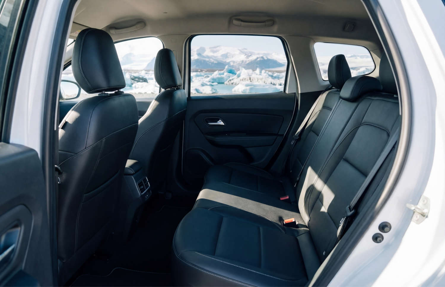 MG ZS . Alquila este SUV en Islandia para una conducción suave en la carretera de circunvalación y calles urbanas, con kilometraje ilimitado y tracción delantera para diversos terrenos.