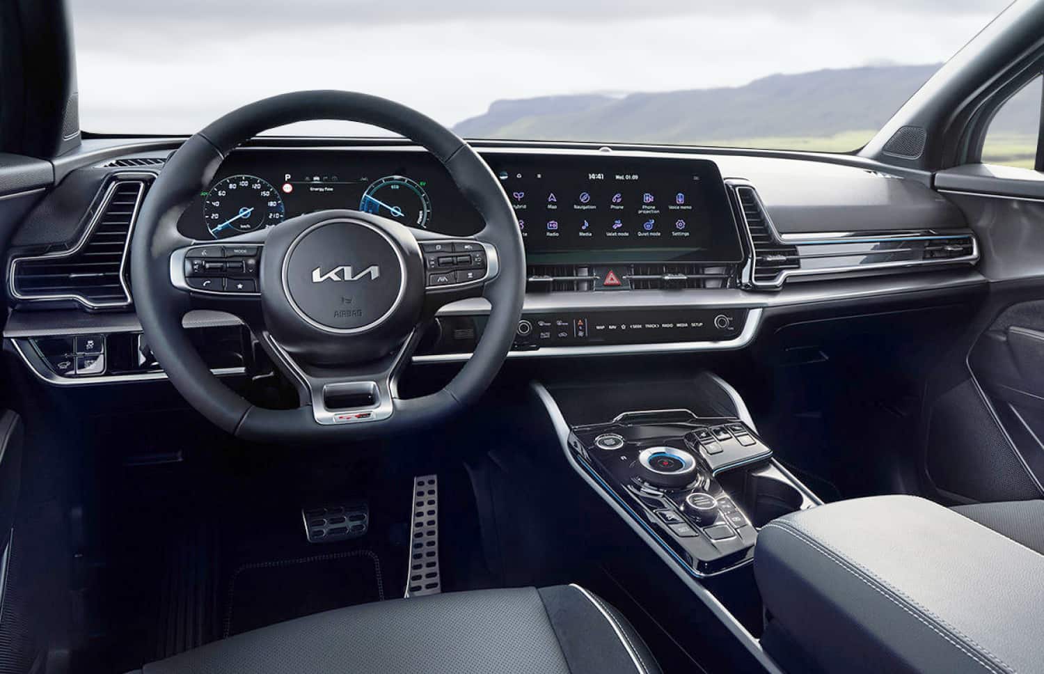 Kia Sportage. Un vehículo de alquiler espacioso en Islandia, diseñado para afrontar el clima islandés y recorrer caminos de grava con comodidad, ofreciendo amplio espacio para pasajeros y equipaje.