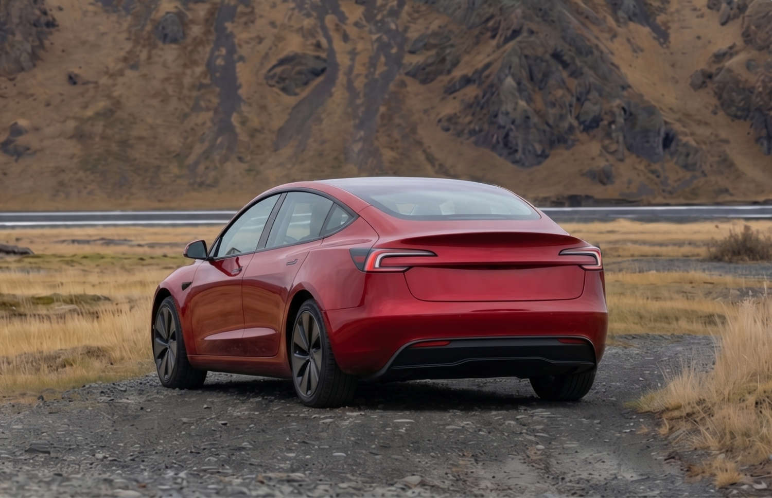 Tesla Model 3 blanco, sedán eléctrico con transmisión automática, GPS, cámara de reversa, asientos calefactables y espacio para 5 pasajeros en Islandia.