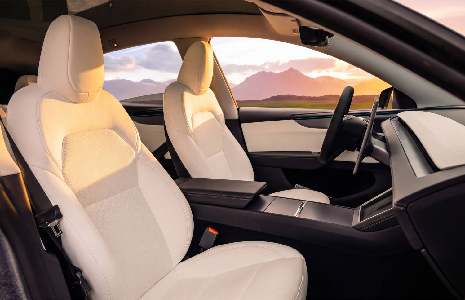 Tesla Model Y azul, SUV eléctrico con transmisión automática, GPS, cámara de reversa, asientos calefactables y espacio para 5 pasajeros y 2 maletas en Islandia.