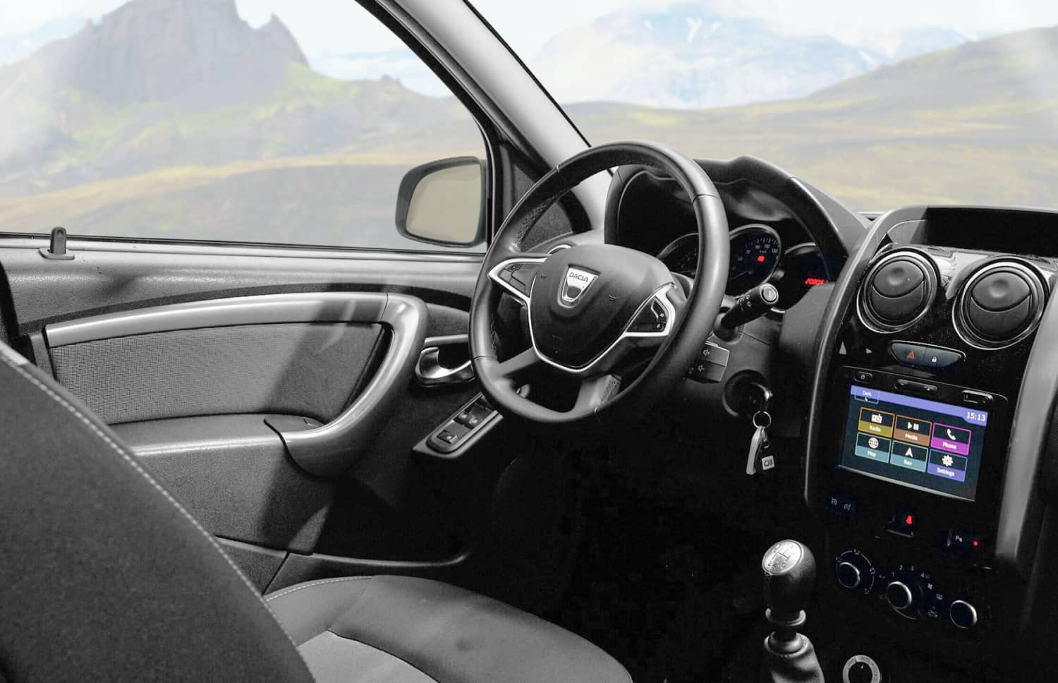 Dacia Duster usado. Un vehículo de alquiler 4x4 confiable en Islandia, perfecto para conducir fuera de carretera en las rutas F de Islandia, con kilometraje ilimitado para explorar terrenos difíciles.